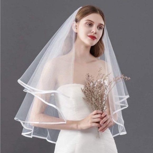 💕Wedding Bridal Veil. Two tiers. With comb. - Picture 2 of 5